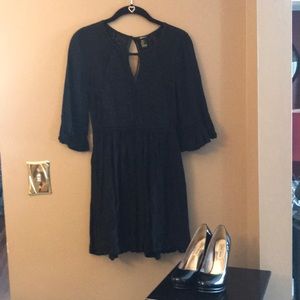 🎉REDUCED🎉Forever 21 Keyhole Dress